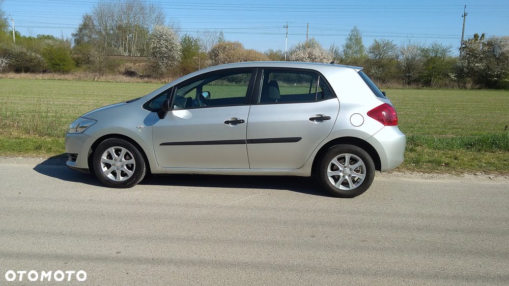 Toyota Auris 1.4 D-4D Terra - 2