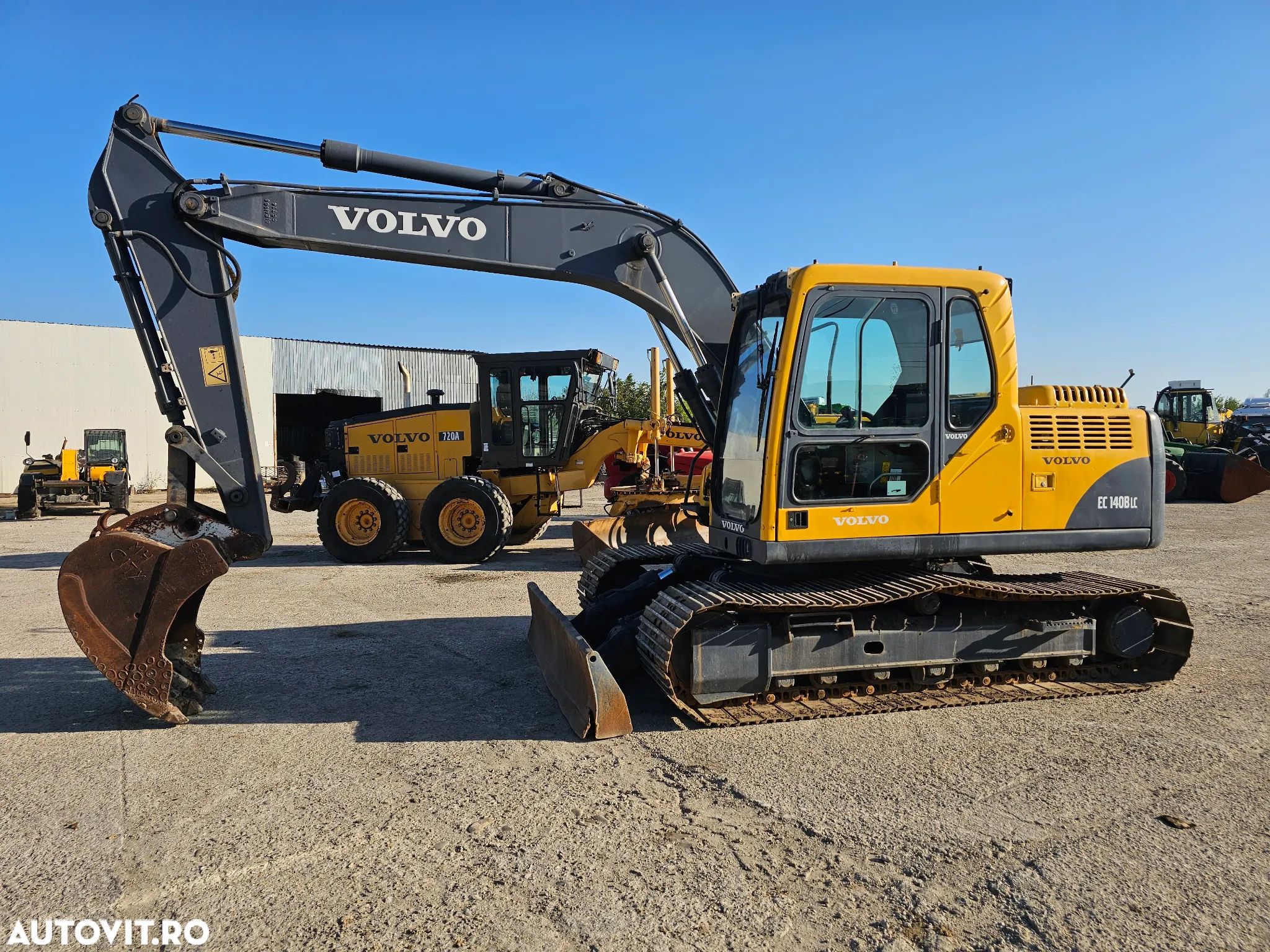 Volvo EC140B excavator pe senile compact cu lama 15t - 1