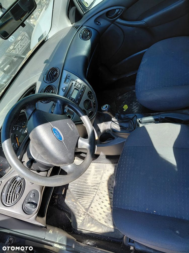 Na części: Ford Focus  Rok 2004 Pojemność 1596 Moc 74 kw Benzyna - 4