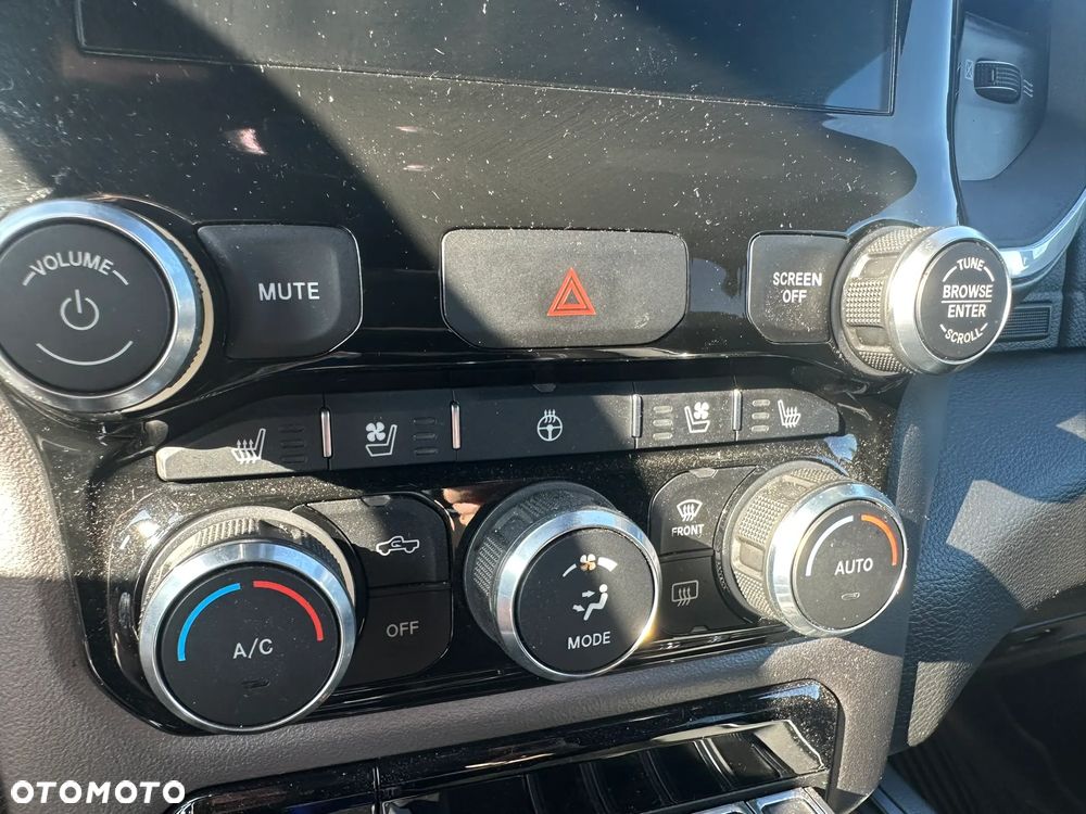 RAM 1500 5.7 Crew Cab Shortbed Laramie Sport - 16