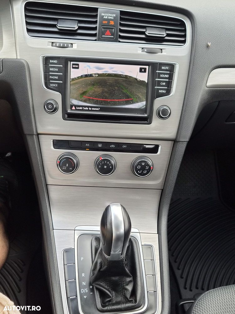 Volkswagen Golf - 10