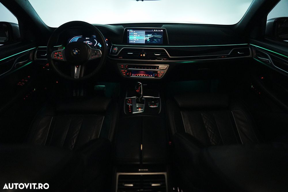 BMW Seria 7 745e - 28