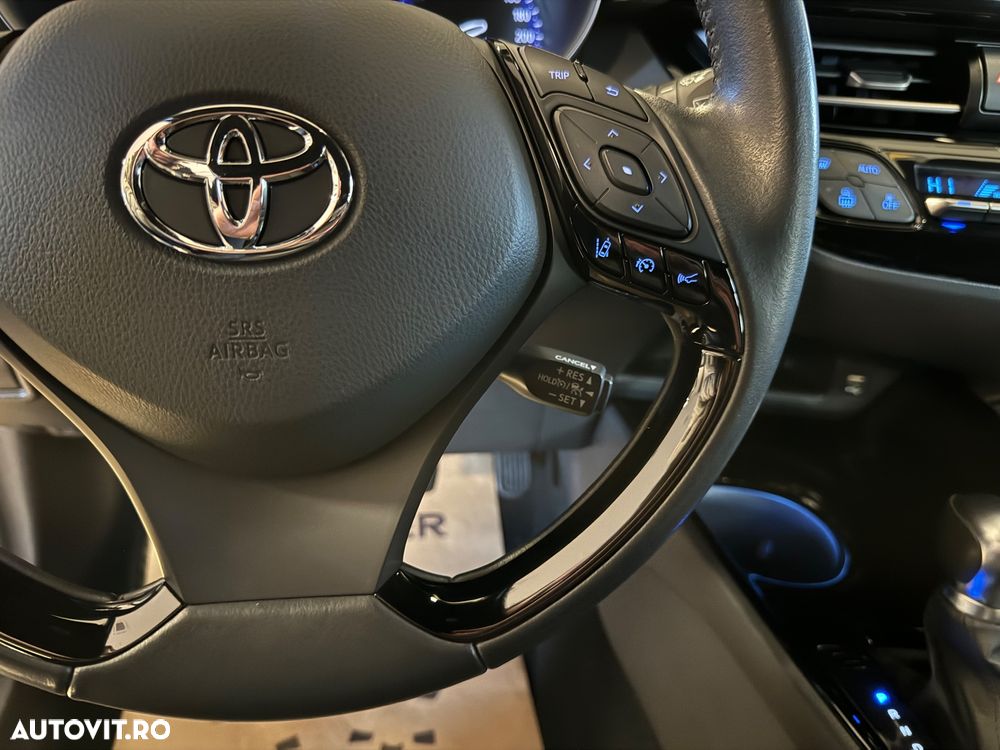 Toyota C-HR Hybrid Style Selection - 10