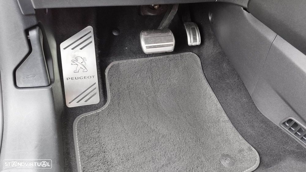 Peugeot e-208 50 kWh GT - 13