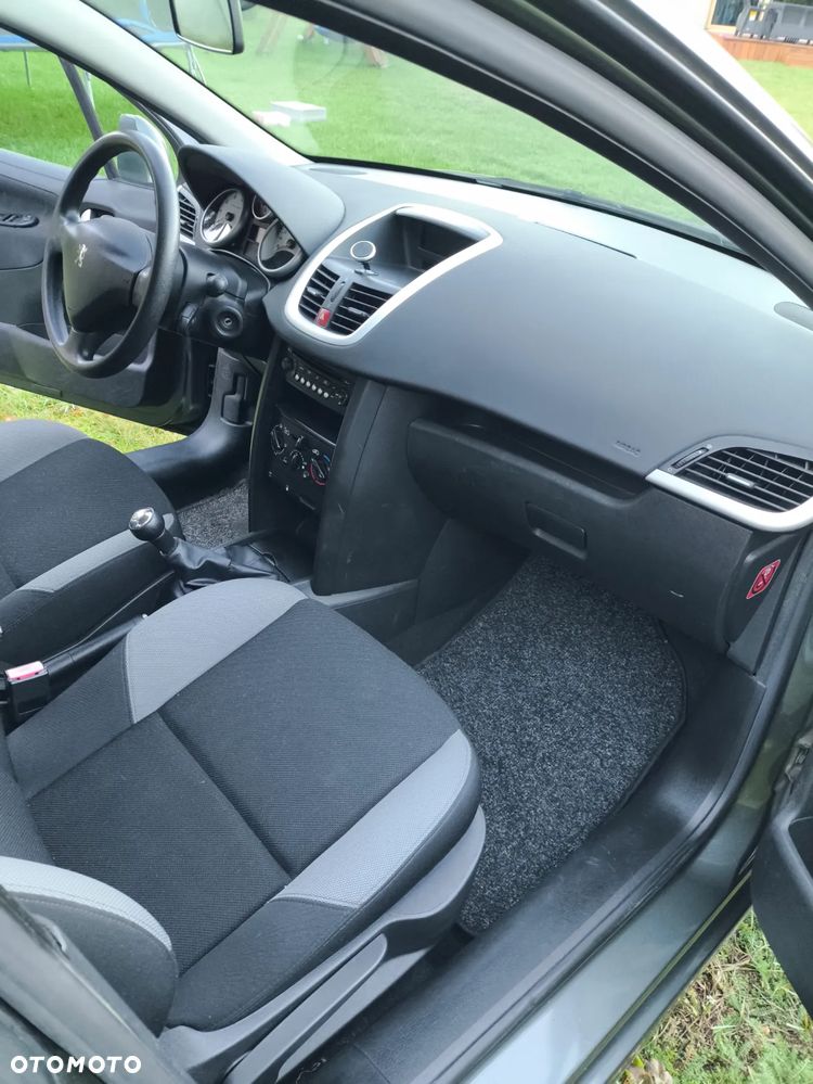 Peugeot 207 1.4 16V Trendy - 10