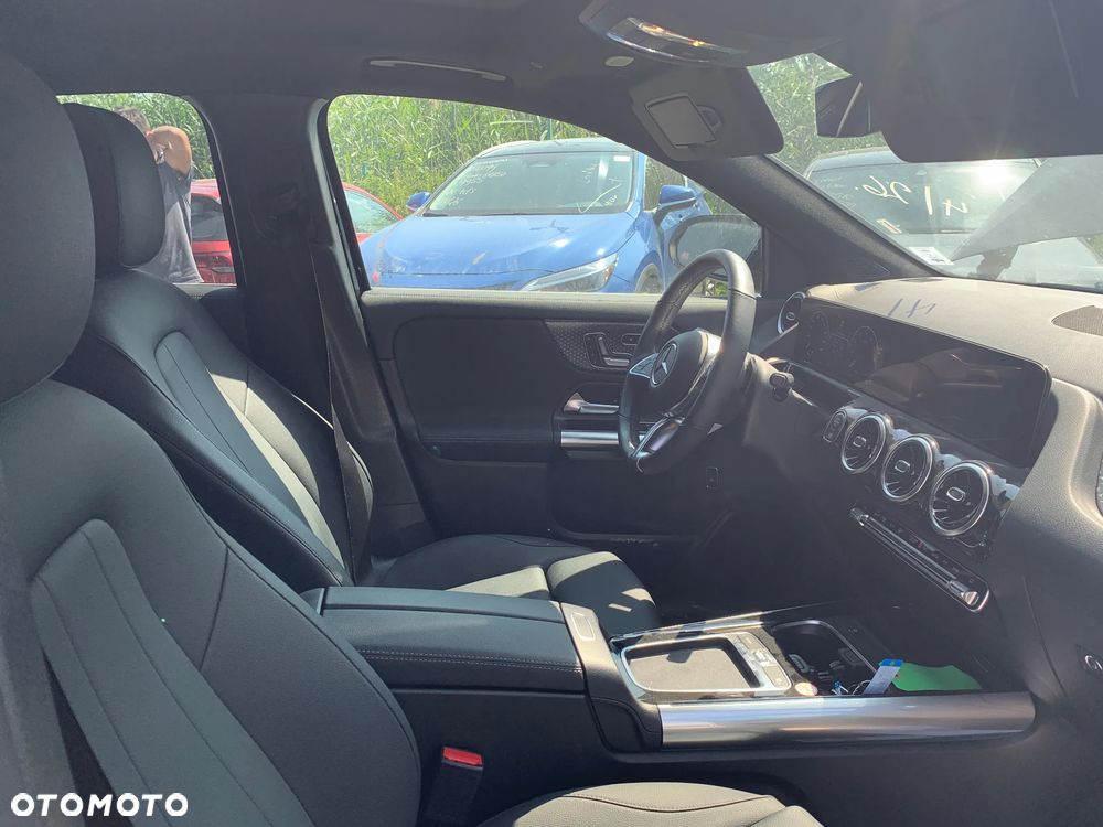 Mercedes-Benz GLA 250 4Matic 8G-DCT - 18