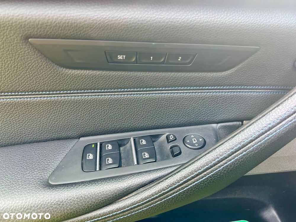 BMW Seria 5 M550d xDrive - 28