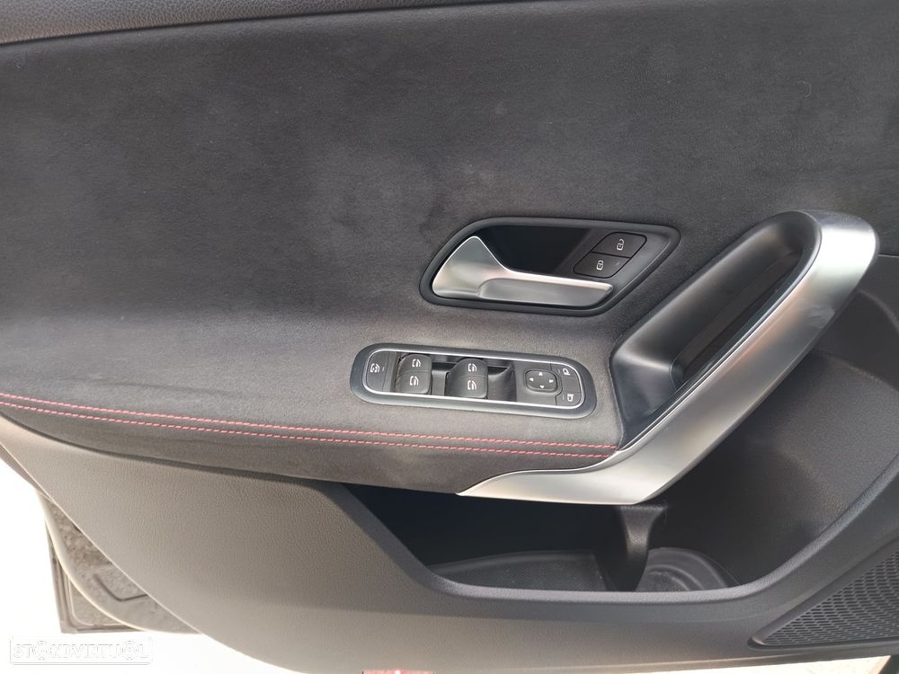 Mercedes-Benz A 200 AMG Line - 35