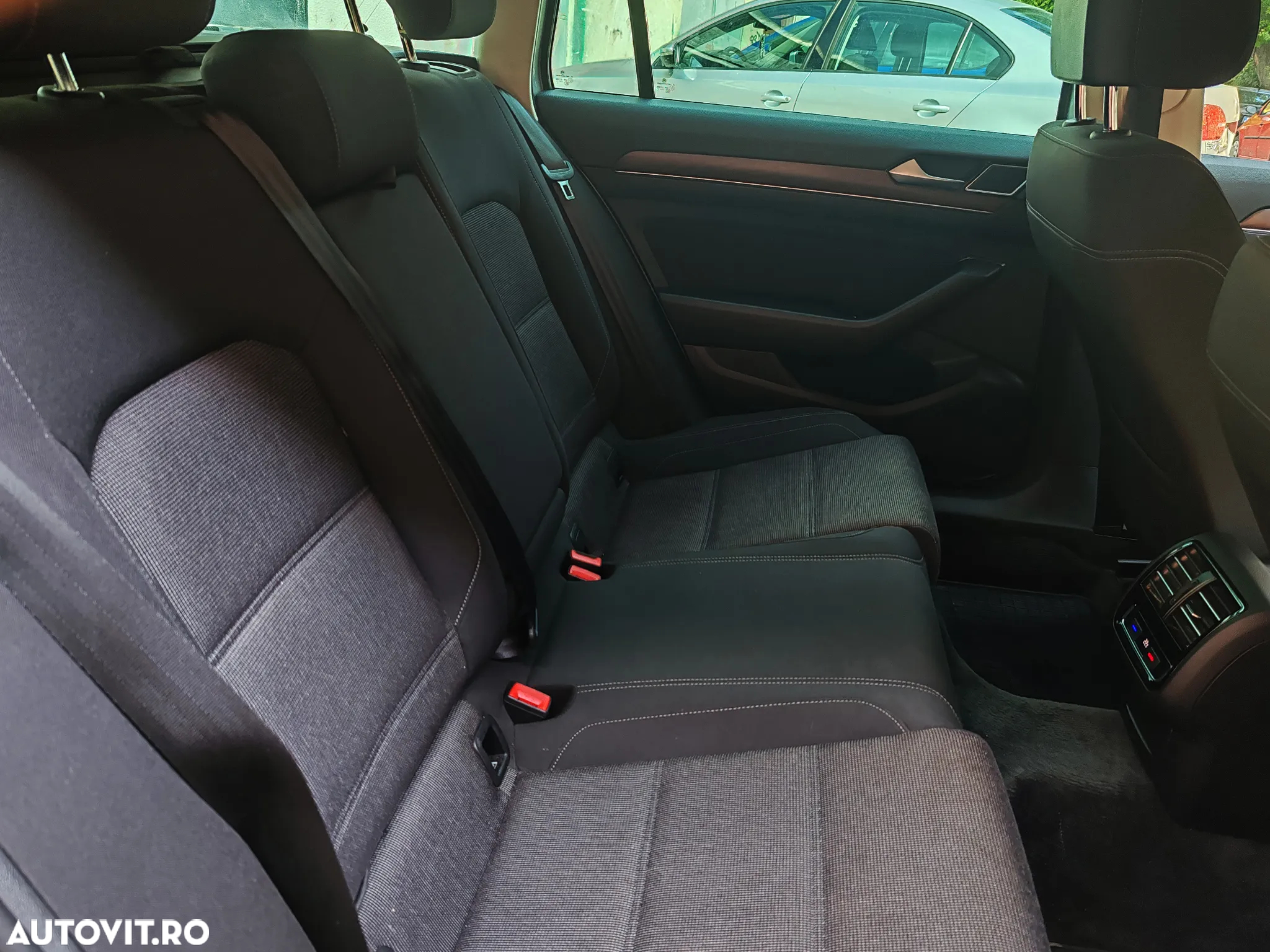 Volkswagen Passat Variant 2.0 TDI DSG 4Motion Comfortline - 7