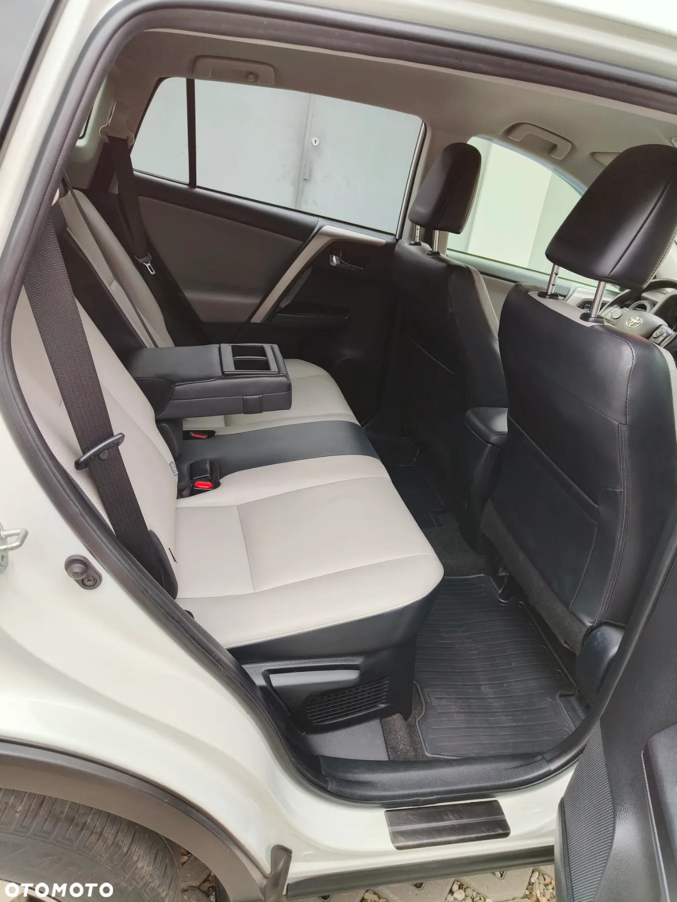 Toyota RAV4 - 30