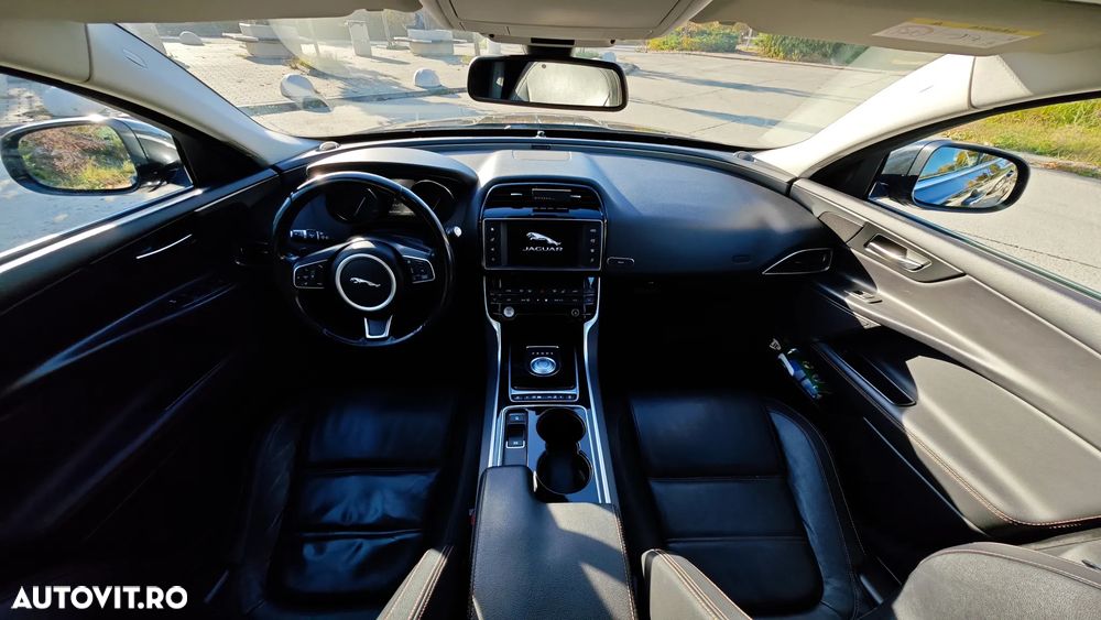 Jaguar XE - 18