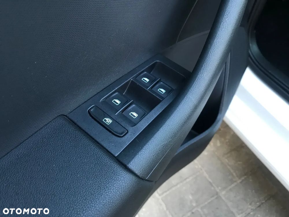 Skoda RAPID 1.2 TSI Edition - 35