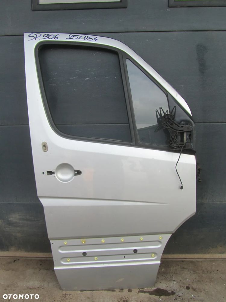 Mercedes Sprinter 906 drzwi prawy przód - 1
