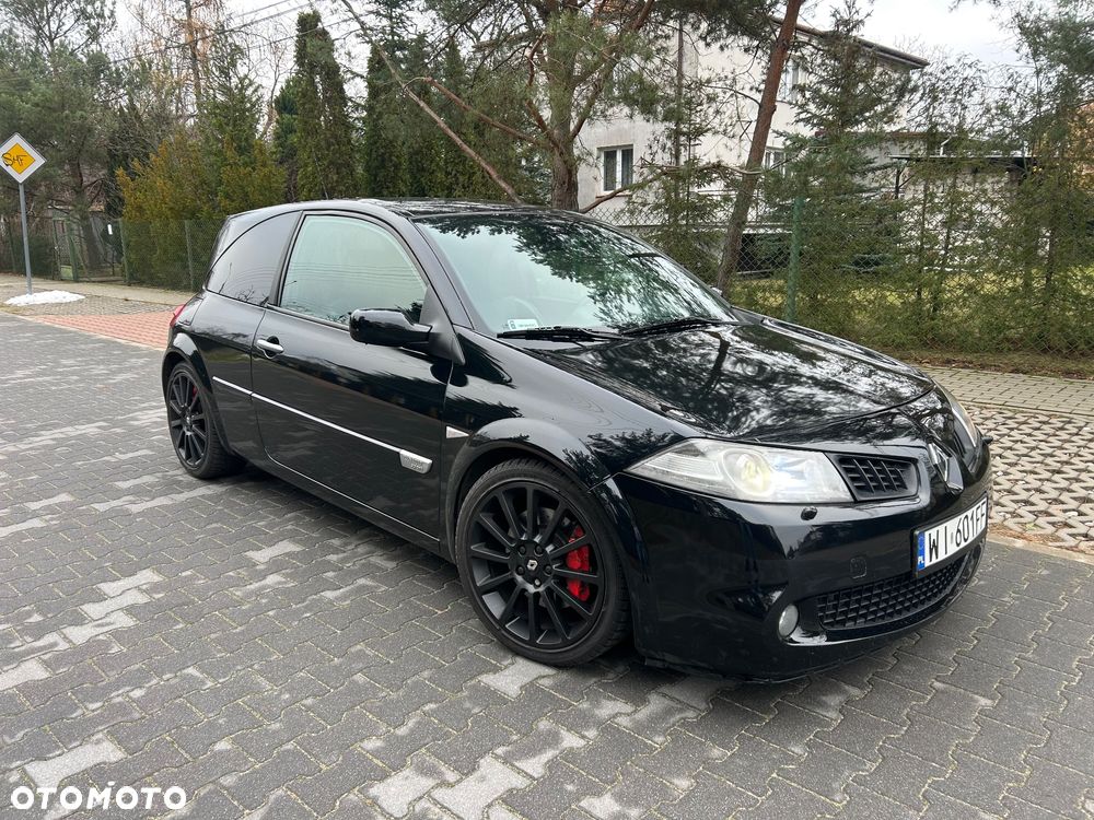 Renault Megane Sport F1-Team R26 - 1