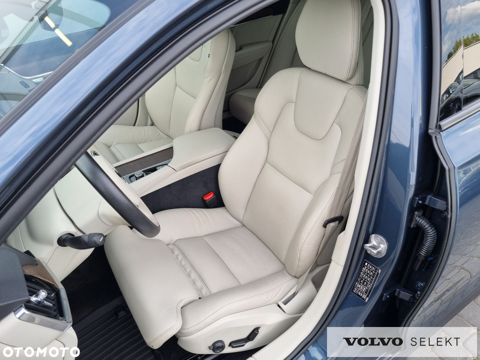 Volvo V90 Cross Country - 13