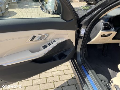 BMW Seria 3 330e Sport Line sport - 12