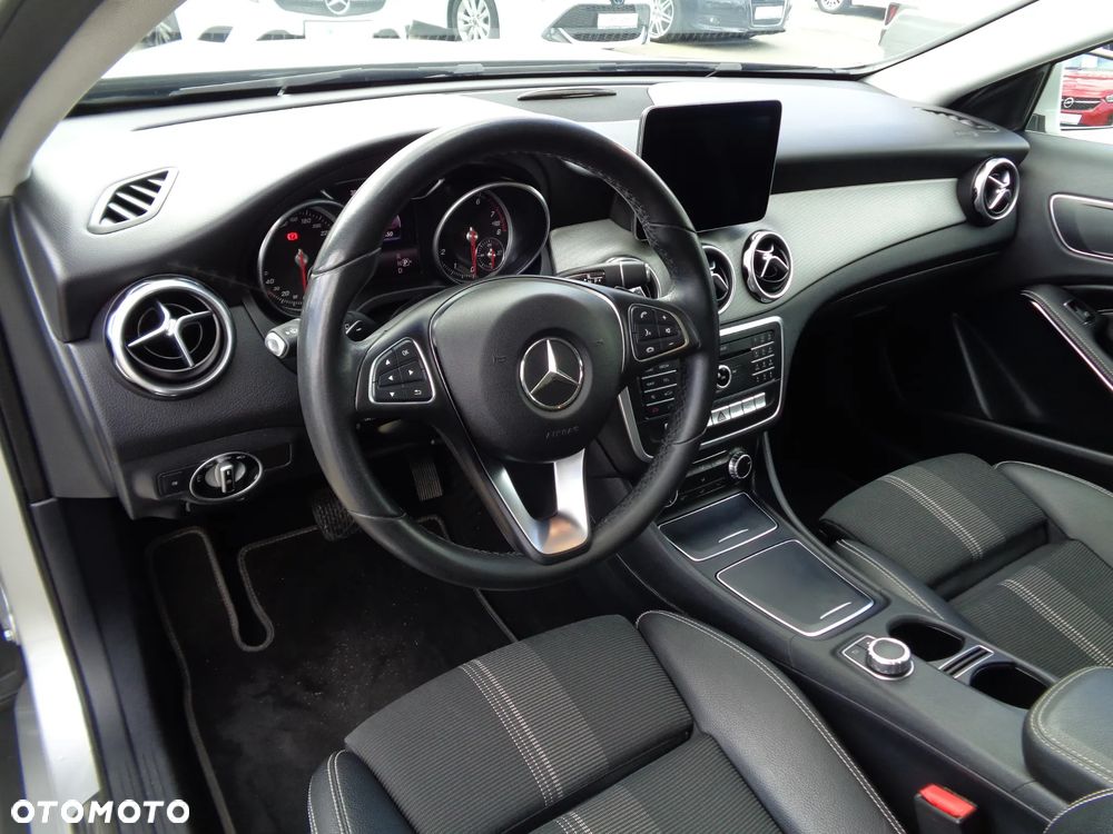 Mercedes-Benz GLA 180 7G-DCT Activity Edition - 30