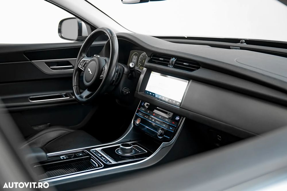 Jaguar XF 20d AWD Aut. Prestige - 25