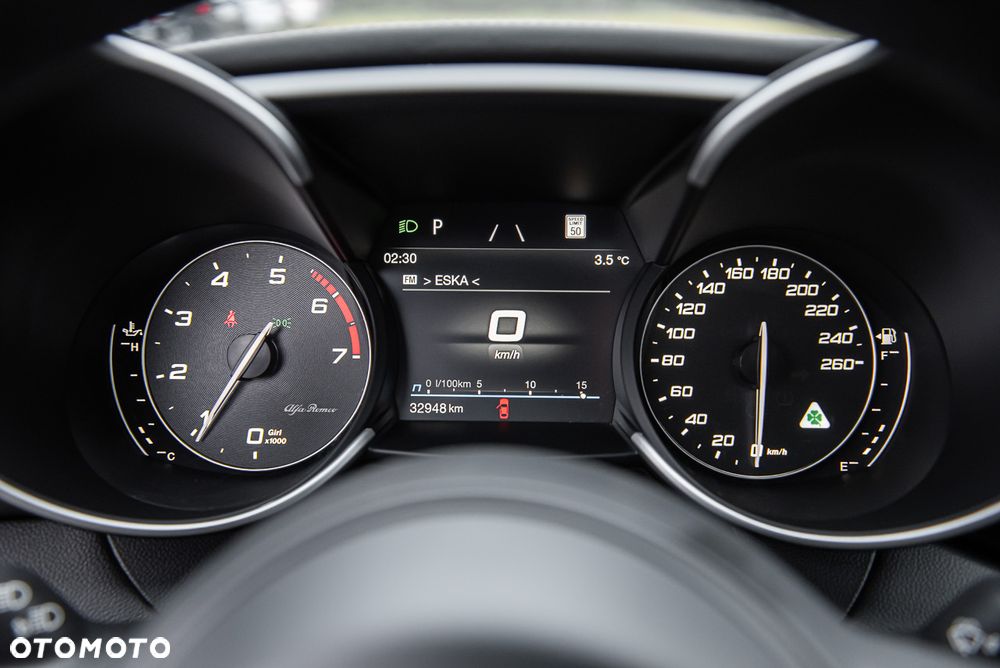 Alfa Romeo Giulia 2.0 Turbo 16V AT8-Q4 Veloce - 26