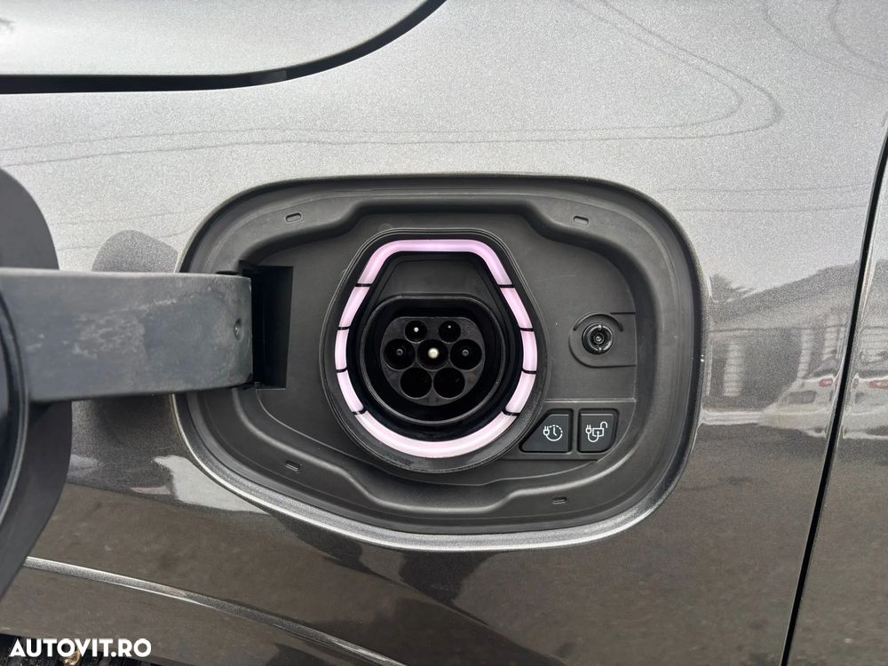 Ford Kuga 2.5 Duratec PHEV ST-LINE X - 32