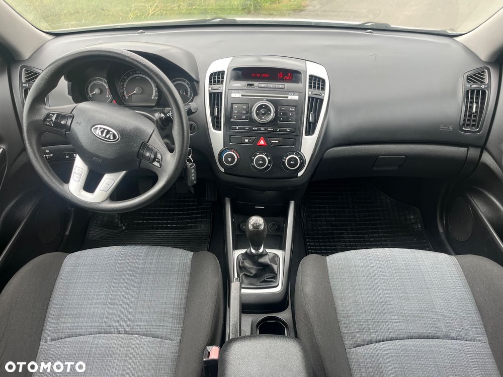 Kia Ceed - 32