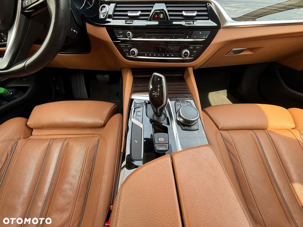 BMW Seria 5 530i xDrive - 11