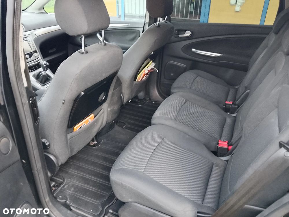 Ford S-Max - 12