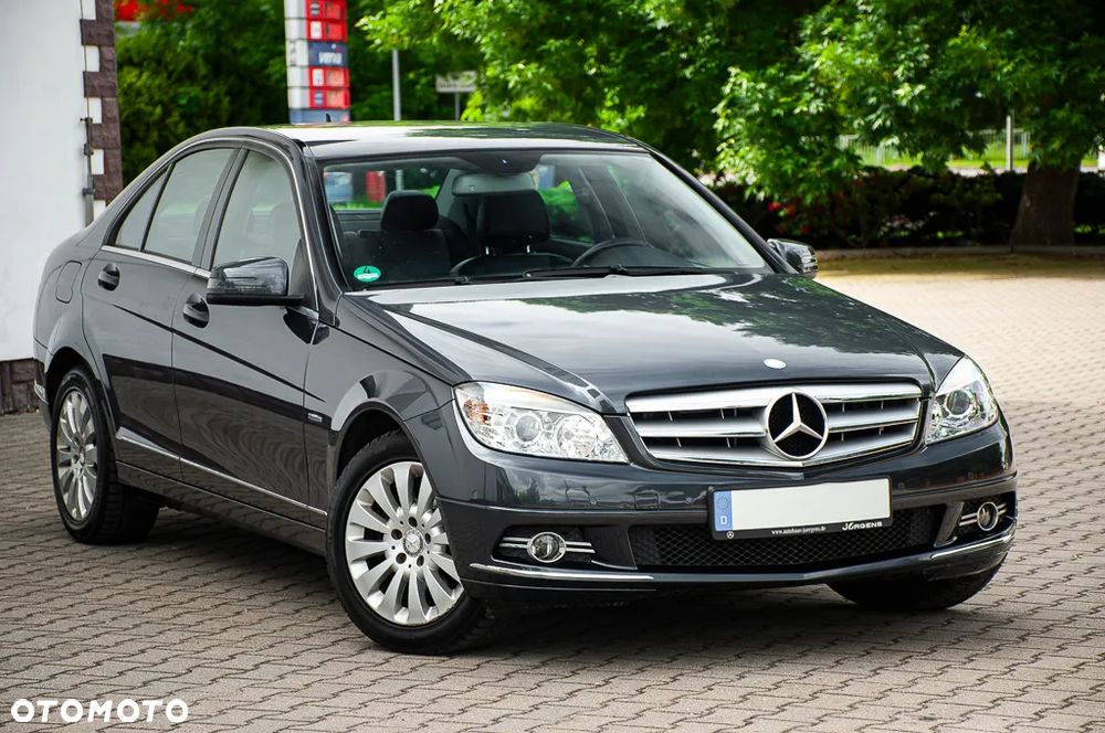 Mercedes-Benz Klasa C 180 CGI Automatik BlueEFFICIENCY Elegance - 17