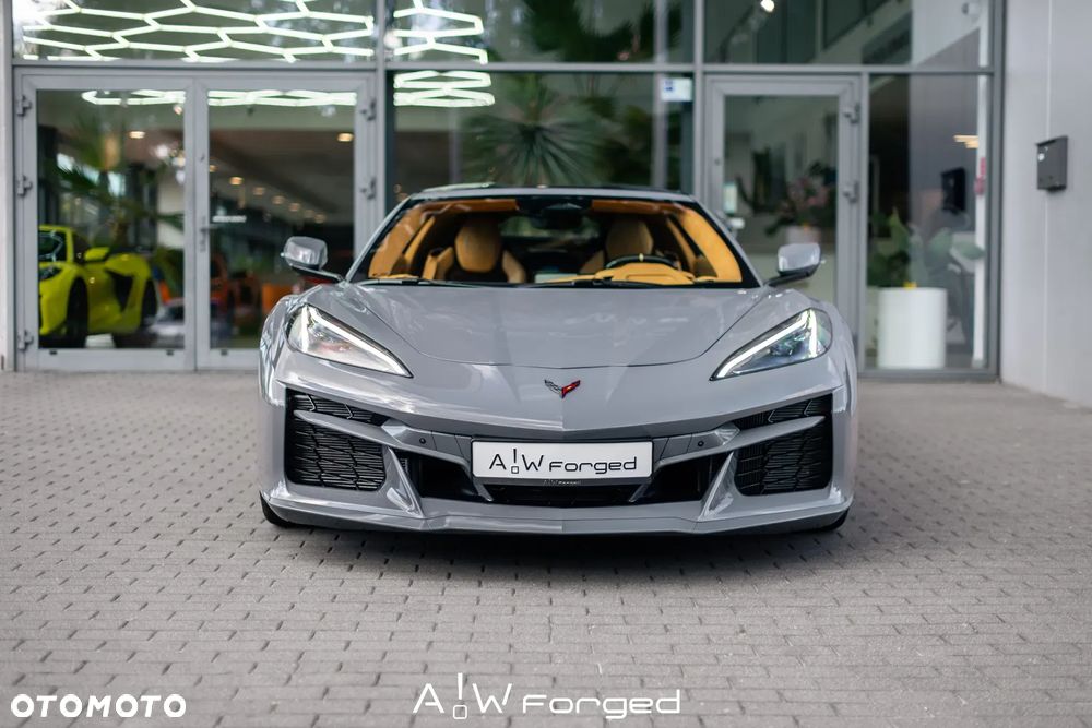 Chevrolet Corvette - 4