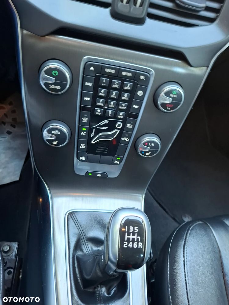 Volvo V40 D4 Ocean Race - 10