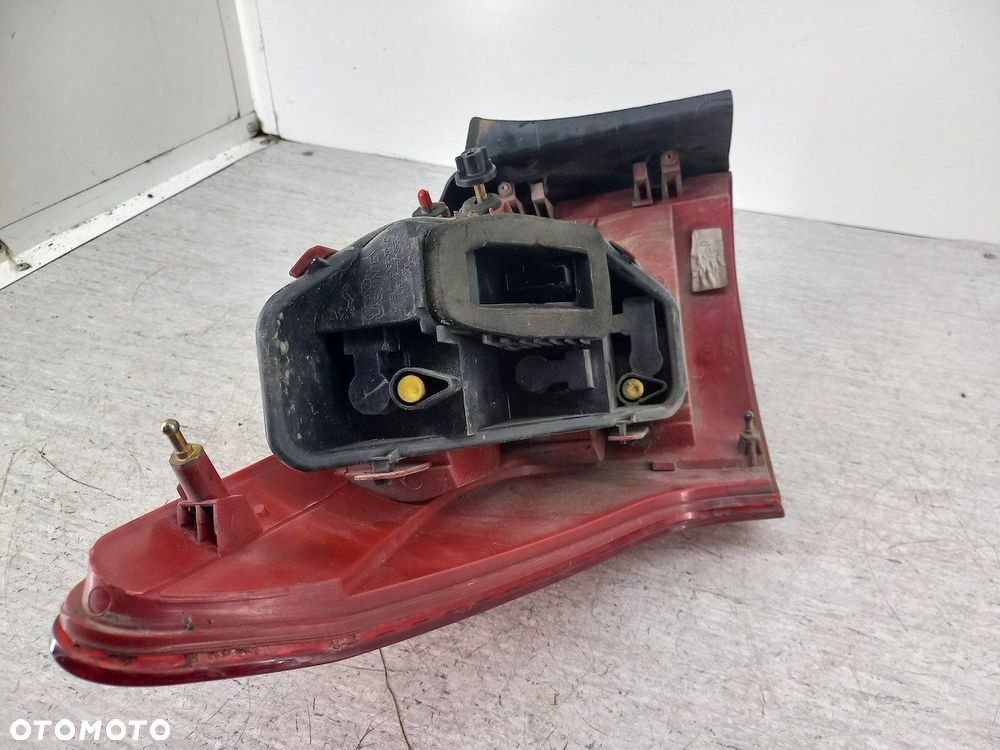 LAMPA TYLNA PRAWA PEUGEOT 407 SW KOMBI - 3