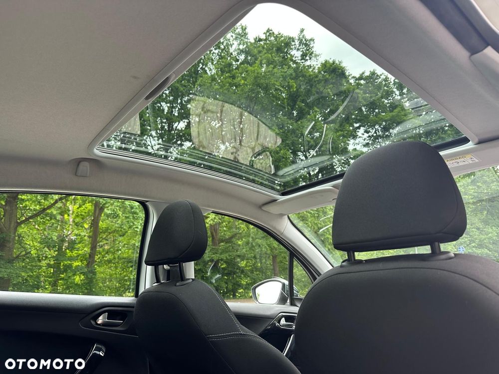 Peugeot 208 1.2 PureTech GPF Allure S&S EAT6 - 12