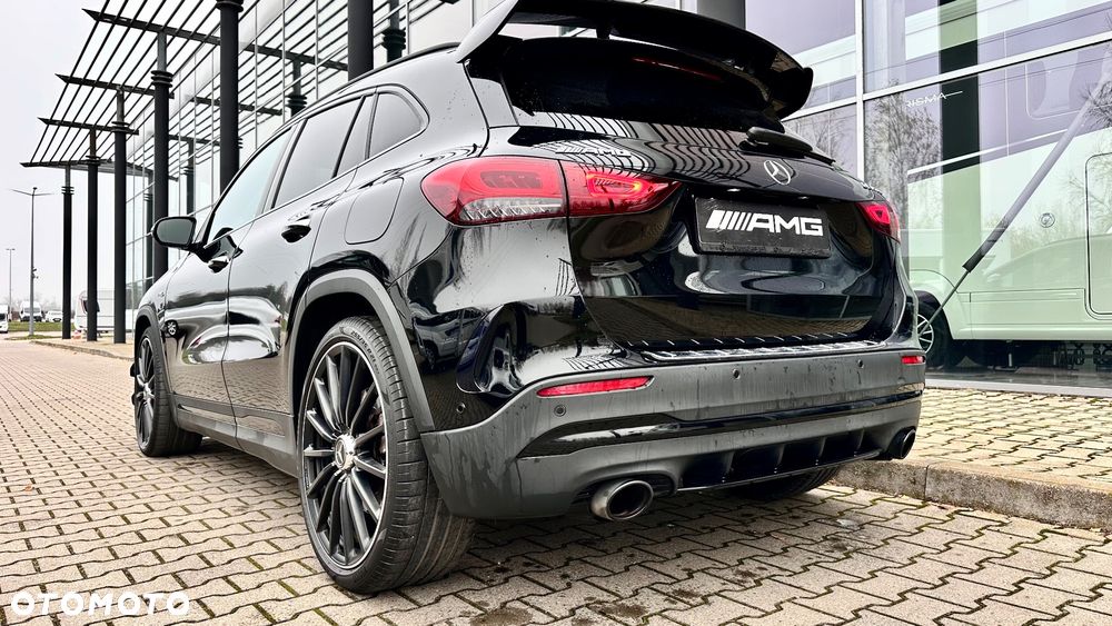 Mercedes-Benz GLA - 33