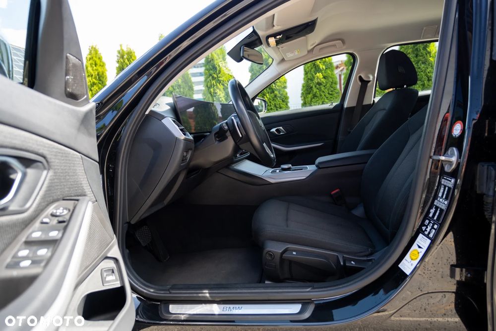 BMW Seria 3 320d xDrive MHEV Sport Line - 32