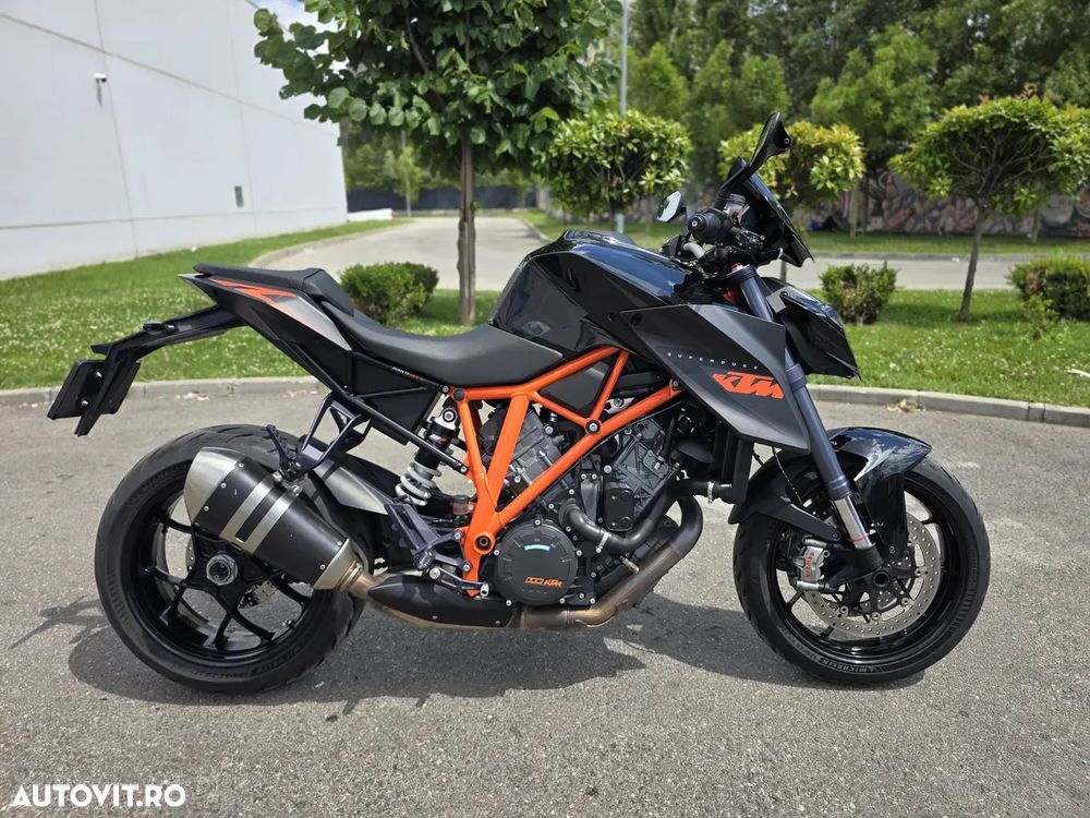 KTM 1290 Super Duke R - 1