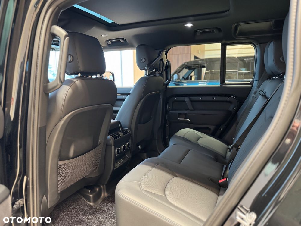 Land Rover Defender 130 D350 X-Dynamic SE - 10
