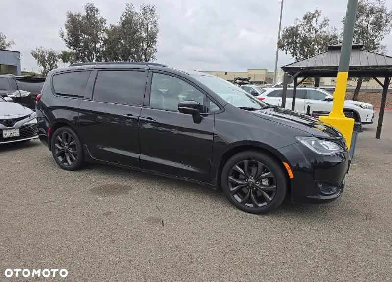 Chrysler Pacifica - 3