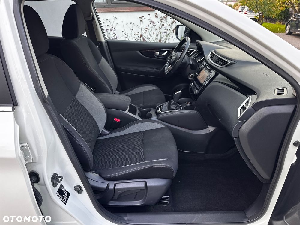 Nissan Qashqai 1.6 DCi Xtronic N-Connecta - 24