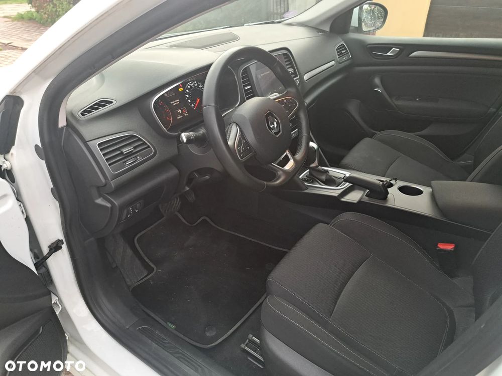 Renault Megane TCe 140 GPF EDC LIMITED - 13