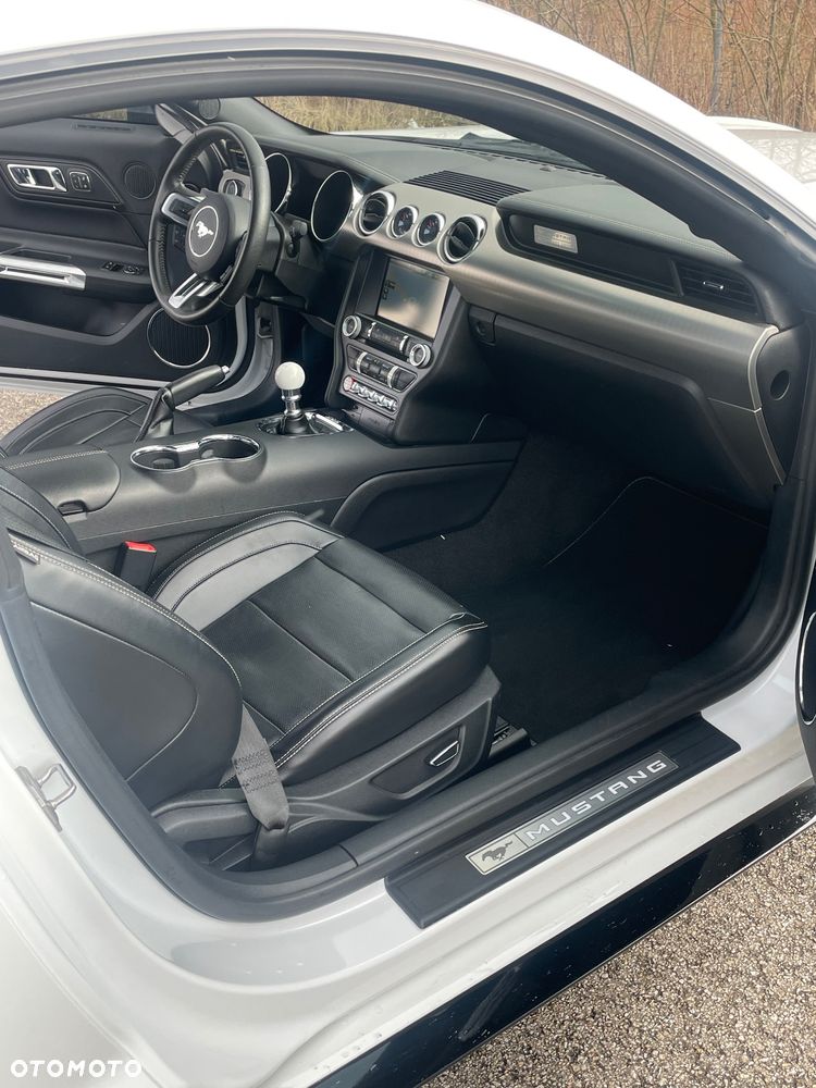 Ford Mustang 5.0 V8 GT - 19