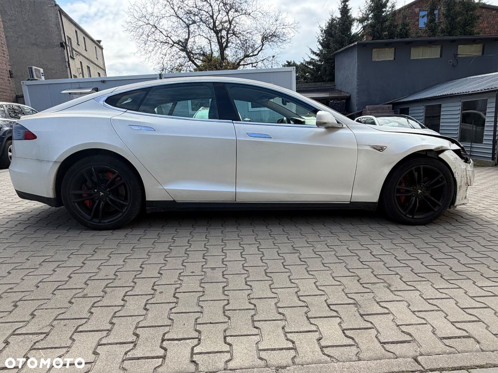 Tesla Model S - 15