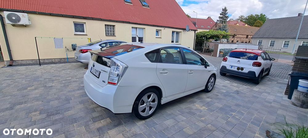 Toyota Prius (Hybrid) - 2