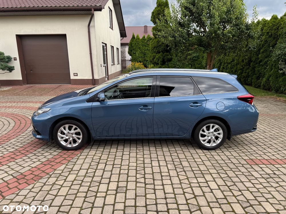 Toyota Auris 1.6 Prestige - 24