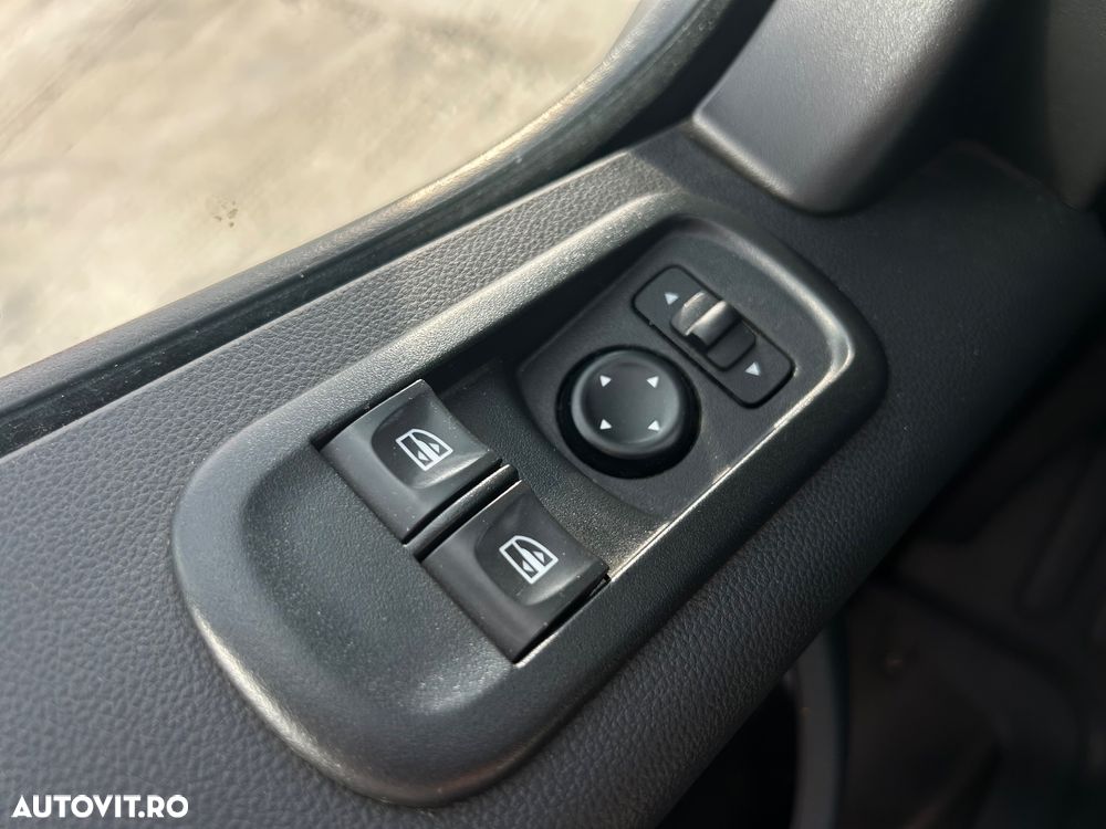 Renault Master BOX 8 EUROPALETI LIFT AXA DUBLA SPATE - 32