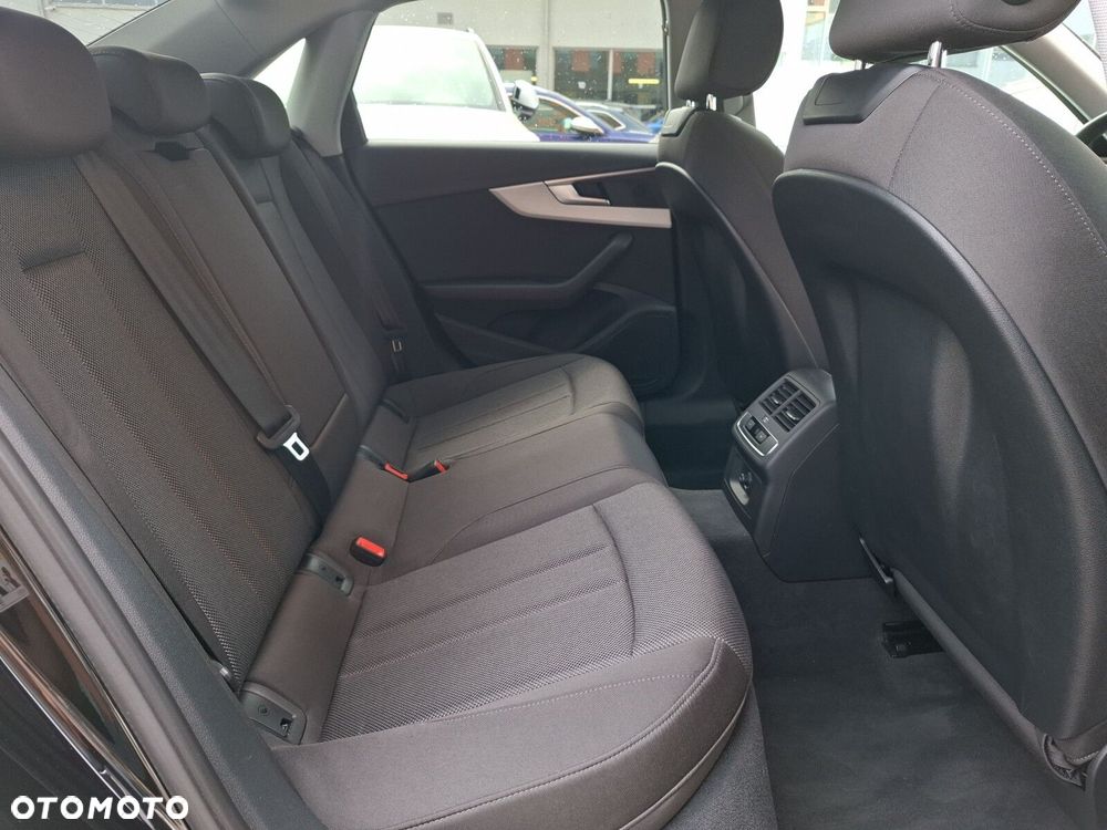 Audi A4 Limousine - 16