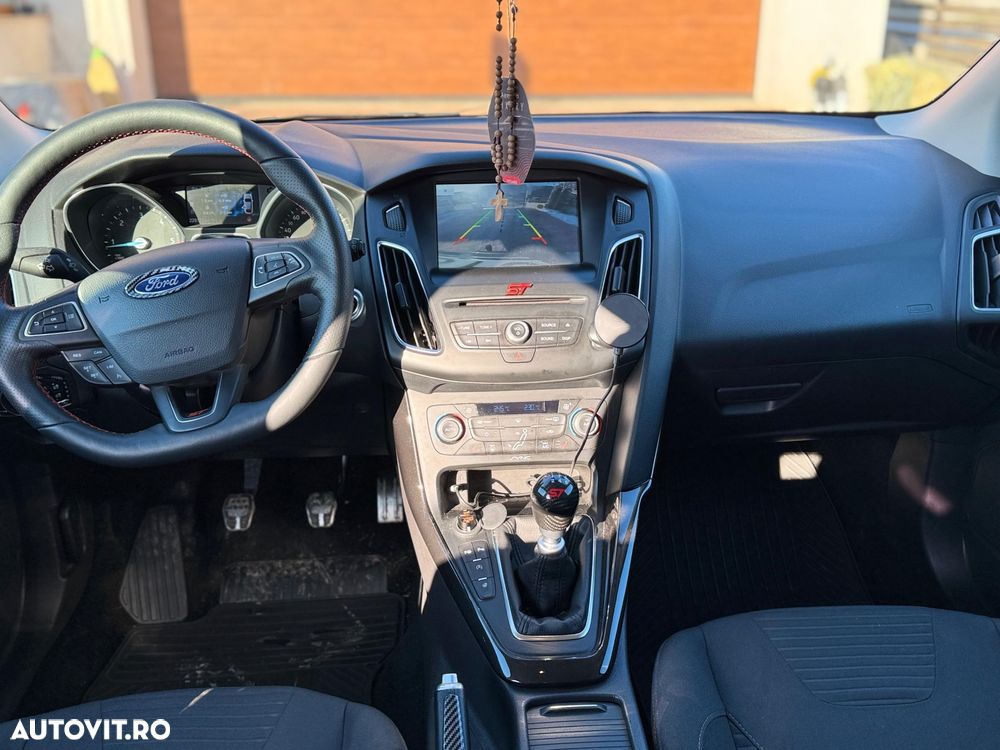 Ford Focus ST - 13