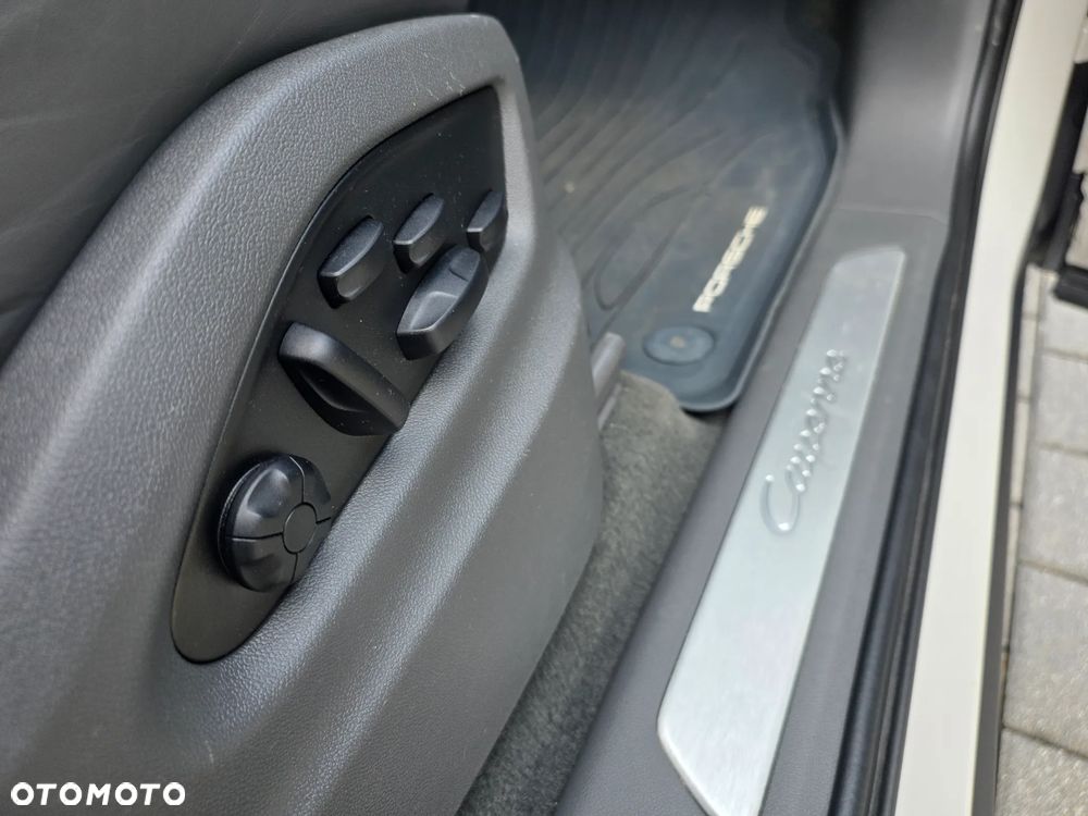 Porsche Cayenne E-Hybrid PHEV Black Edition - 24