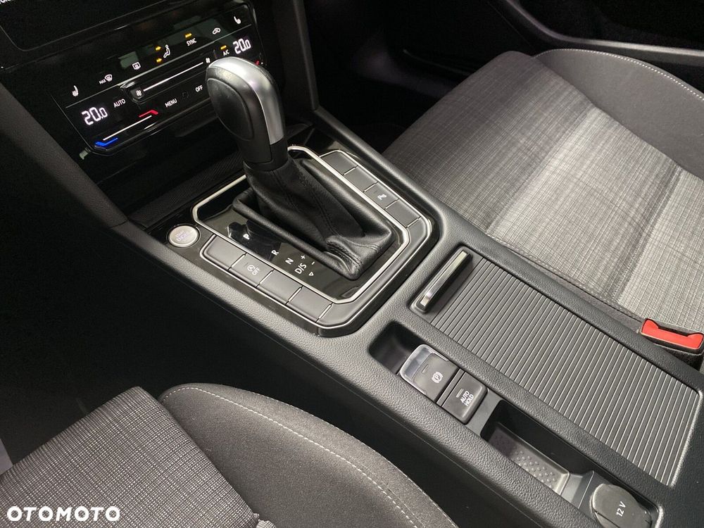 Volkswagen Passat - 13