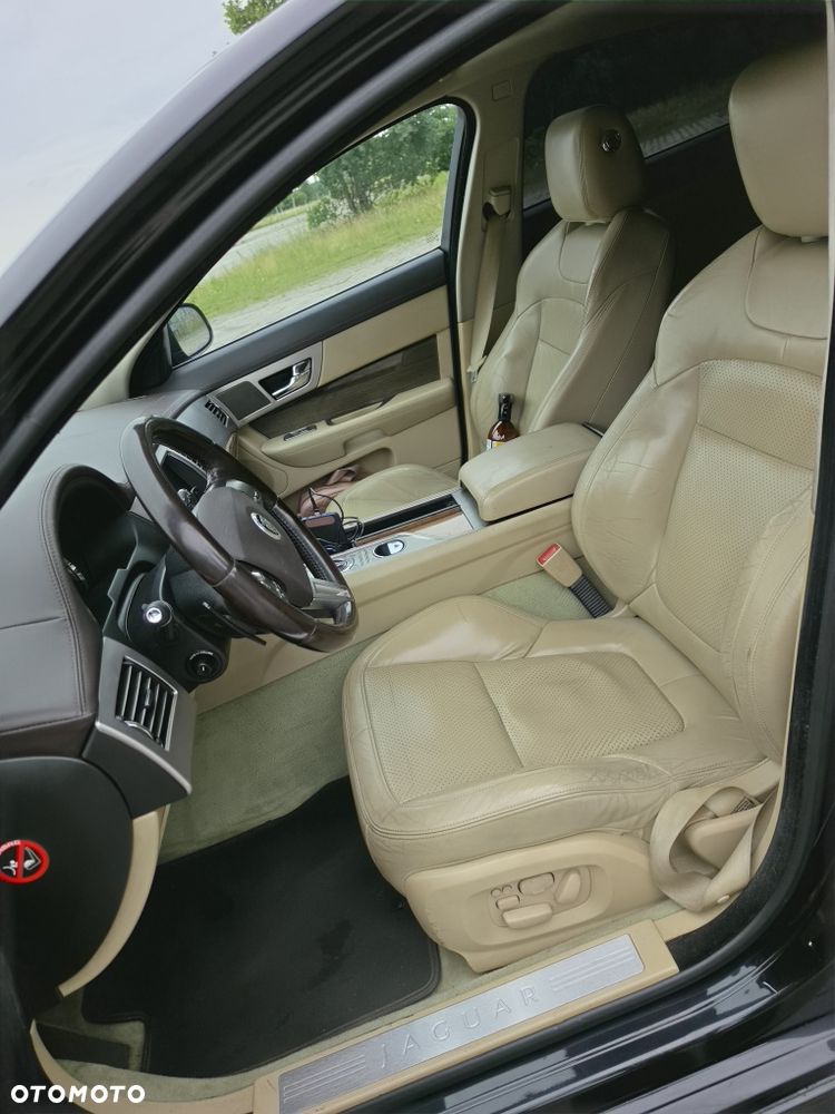 Jaguar XF - 3