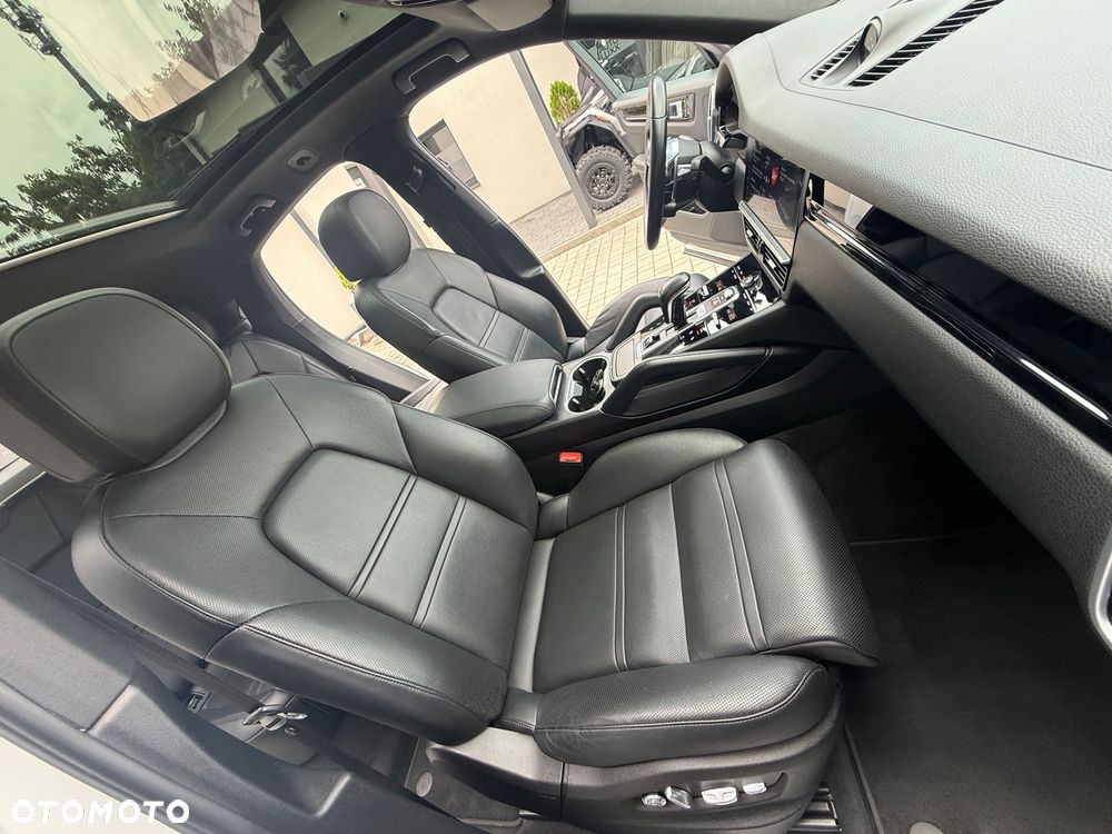 Porsche Cayenne Platinum Edition - 32